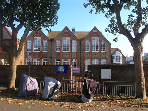 Queens Park Primary School